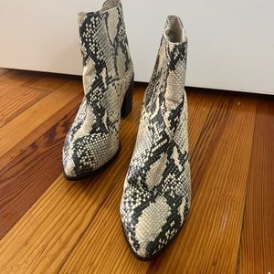 BARELY WORN Steve Madden snake skin booties size 8